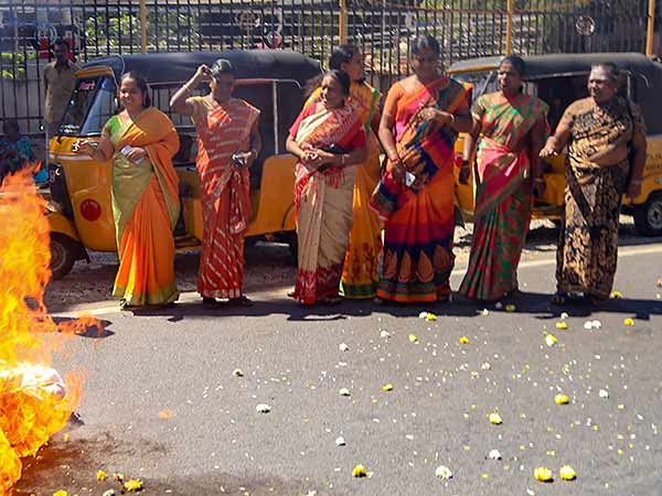 சாலை மறியல் 