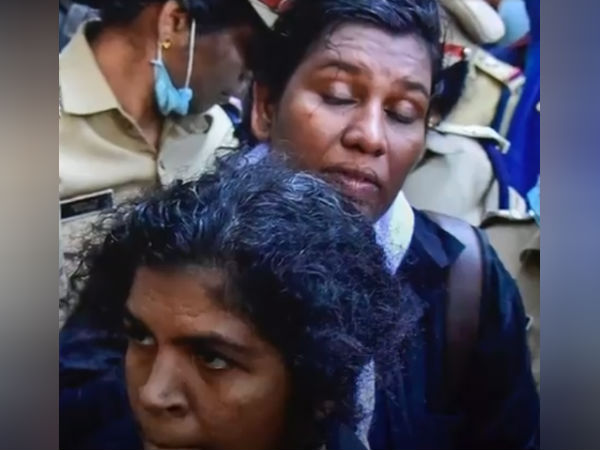 அடைக்கப்பட்டது 