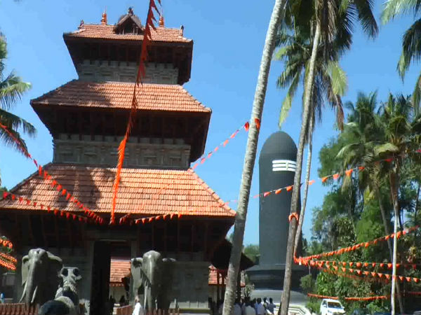 8 நிலைகளில் சிலை 