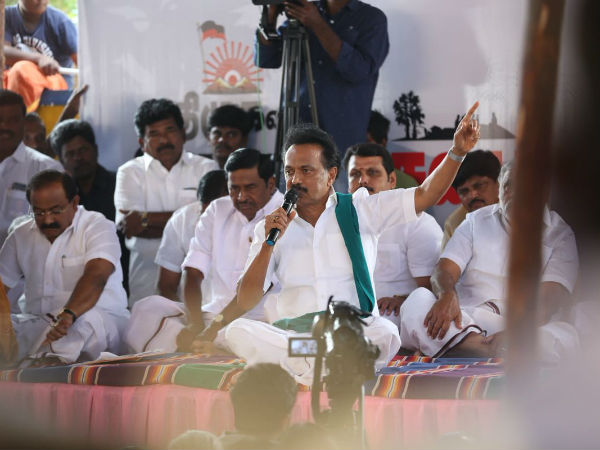 போகாத கிராமம் இல்லை 