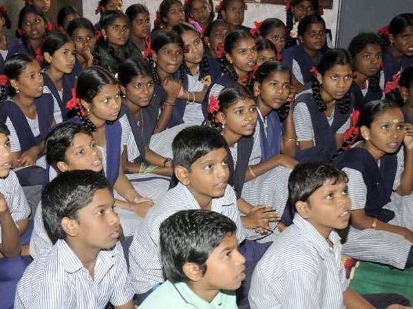 மறு தேர்வு நடத்த வேண்டும் 