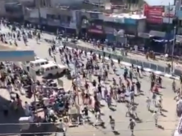 மக்களுக்கு உதவி 