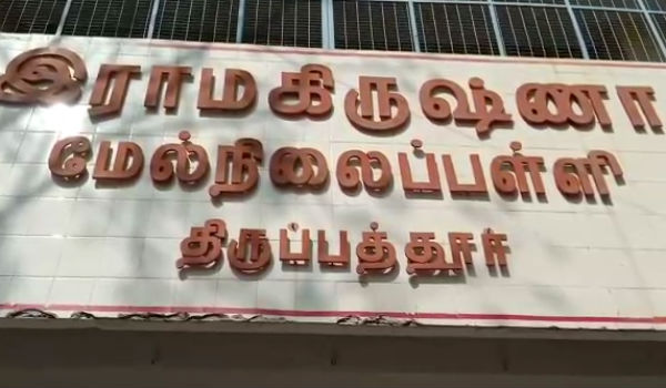  டான்ஸ் ஆடுகிறார் 
