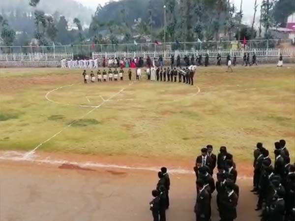 கிளம்பி சென்றார் 