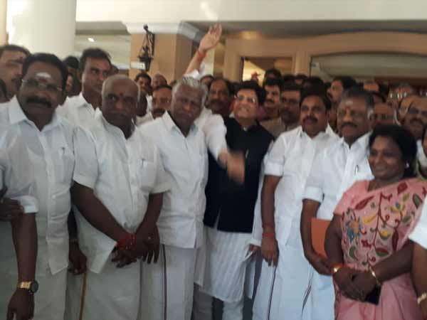 ஷாக் அடித்தது 