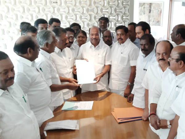 பதவி யாருக்கு 