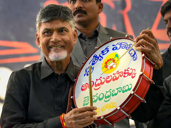 மமதா பானர்ஜி, சந்திரபாபு நாயுடு போராட்டங்கள் 