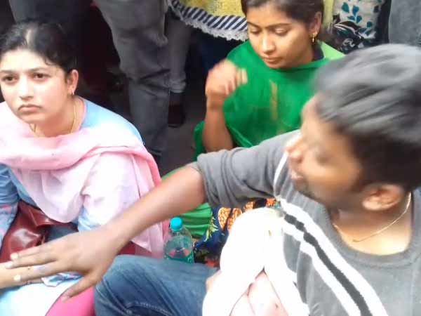 சுடுகாட்டில் குழந்தை 