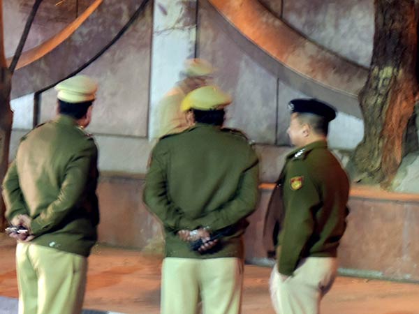  கார், செல் பறிமுதல் 