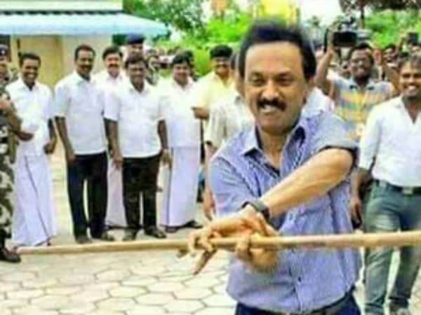 கம்பு சுத்துகிறார் 