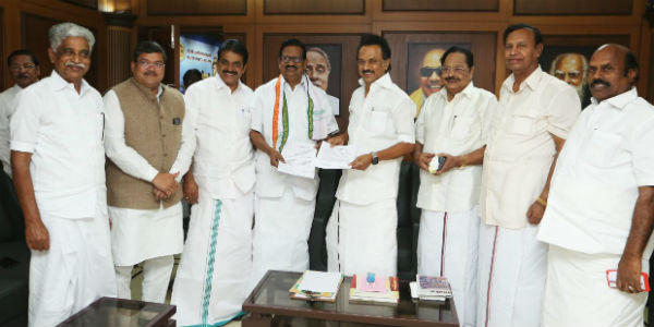 முதலில் சொல்கிறோம் 