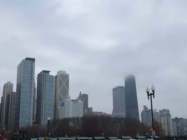 Drastic weahter freezes Michican lake 