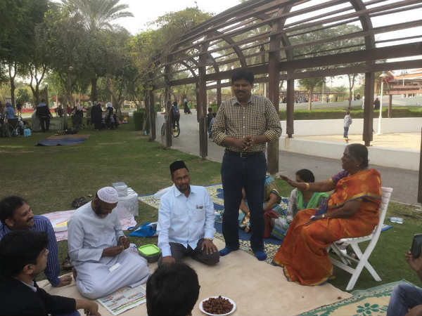 Ex-students meeting in Dubai, Excellent reception for the teacher 