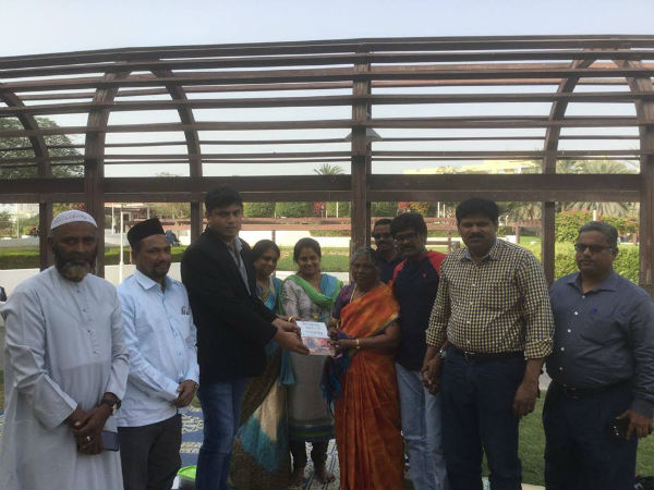 Ex-students meeting in Dubai, Excellent reception for the teacher 