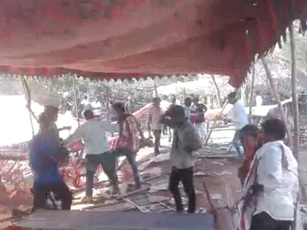 கடும் வாக்குவாதம் 