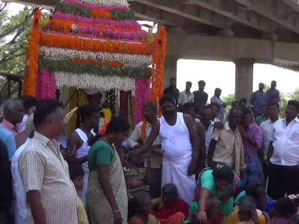 flyover bridge work incomplete people protest