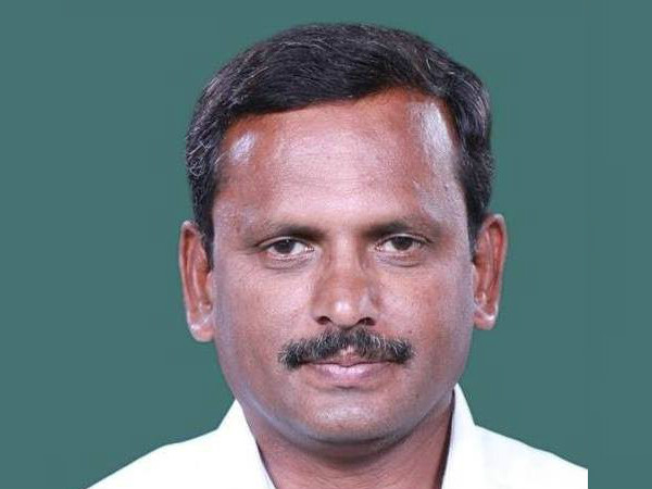 ADMK MP Kamaraj met with an accident near Salem 