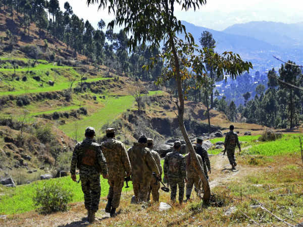முறியடித்தனர் 