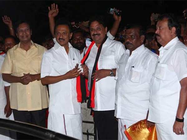 அமமுக, ரஜினி 