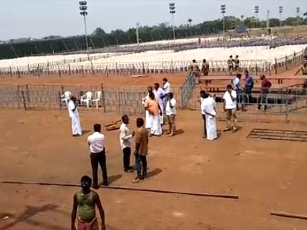 எத்தனை இருக்கைகள் 