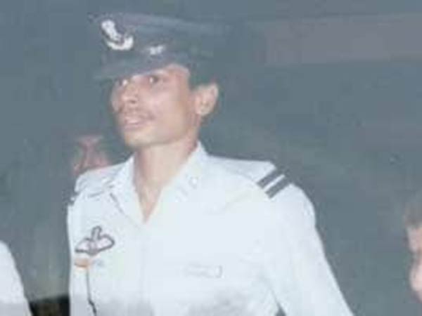 அதிகாரி 