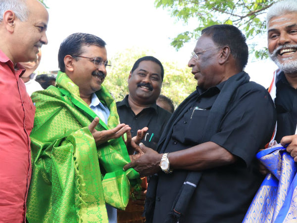 kejiriwal extends his support to pondy cm