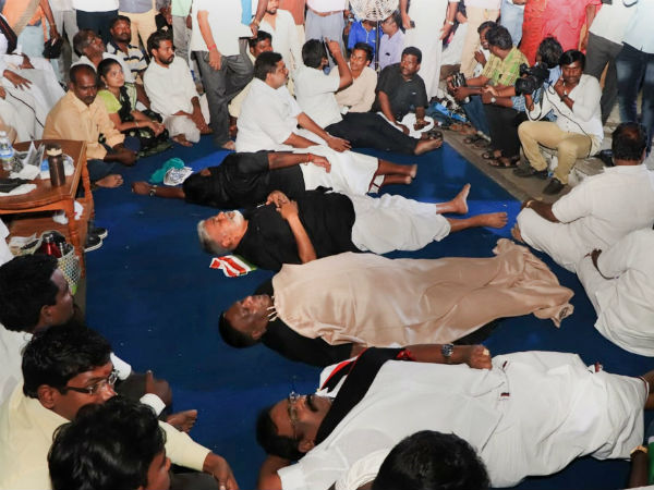 ஹெல்மட் விவகாரம் 