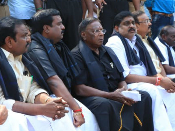 ரோட்டுக்கு வந்த மோதல் ரோட்டுக்கு வந்த மோதல்