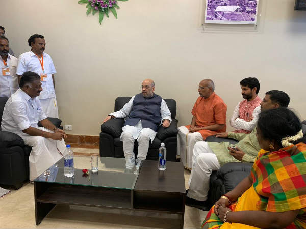 ஹெலிகாப்டர் அமித்ஷா