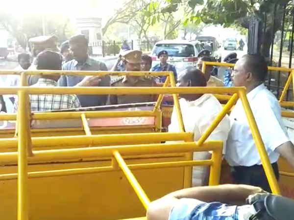 para milatary fight minister