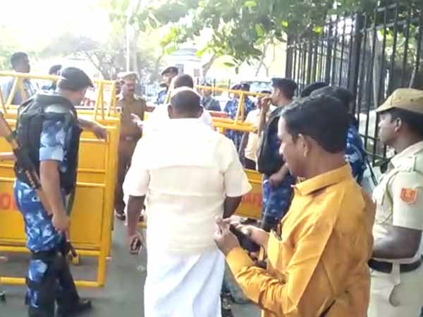 para milatary fight minister