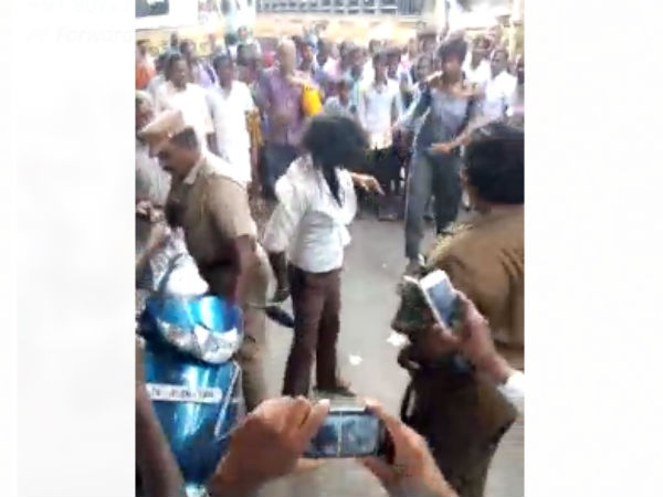 எச்சரித்தனர் 