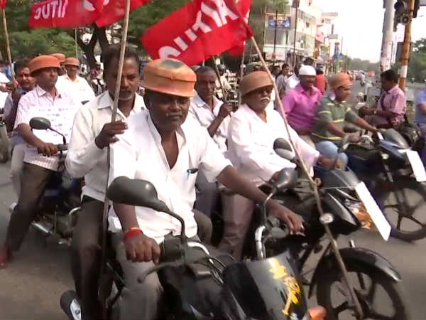 helmet issue govt staffs protest