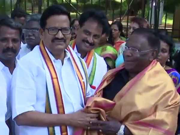 மக்களுக்கு எதிரான பேடி மக்களுக்கு எதிரான பேடி