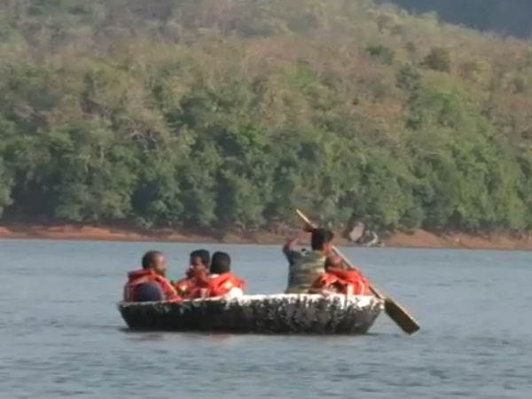 மூங்கில் குடில்கள்