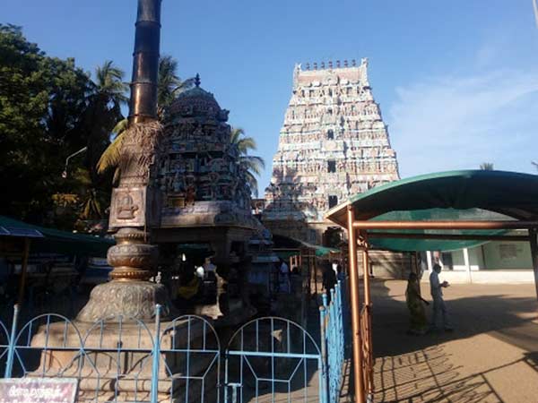 திருநாகேஸ்வரத்தில் அபிஷேகம் திருநாகேஸ்வரத்தில் அபிஷேகம்