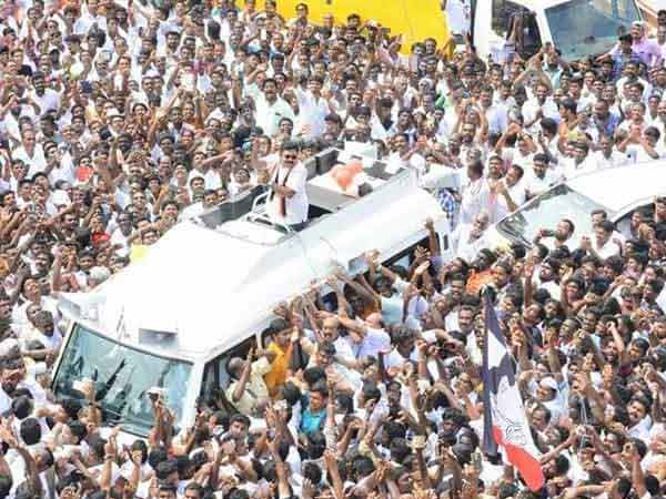 நெருக்கடியடித்த கூட்டம் நெருக்கடியடித்த கூட்டம்