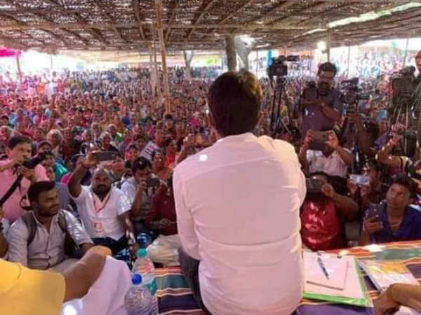 2 பேர் இருக்கிறார்கள் 