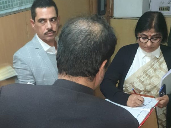 விசாரணை செய்தனர் 