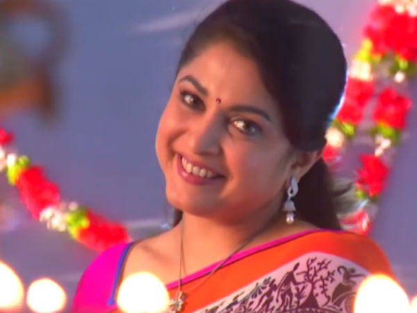 ஒரே மாதிரி உடை 