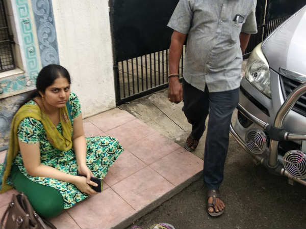 குழந்தையுடன் தர்ணா 