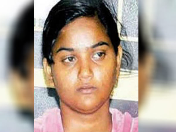 பணத்தை திருடினார் 