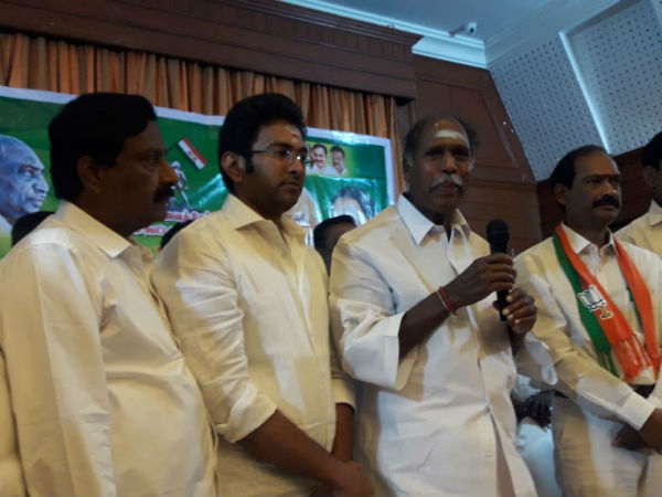 இளைஞர் வர்றார் வழி விடுங்க
