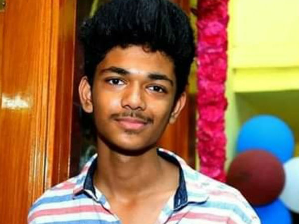 அலையில் சிக்கிய மாணவர்கள் 
