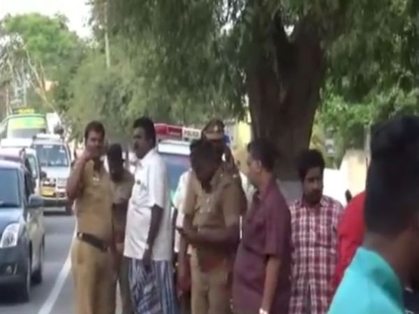 கதறி அழுதனர் 