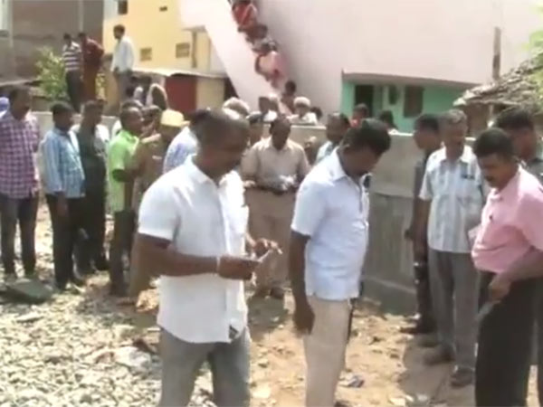 போலீஸ் விரைந்தது
