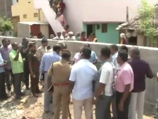 செல்லூர் ராஜு நிகழ்ச்சிக்கு அருகே
