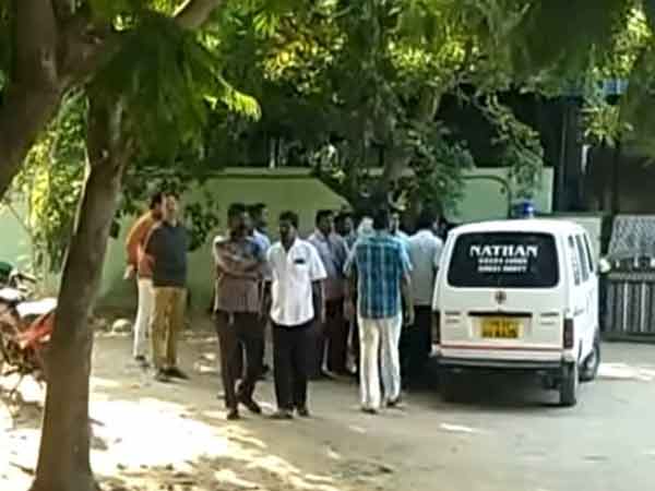 சாமியார் தலைமறைவு 