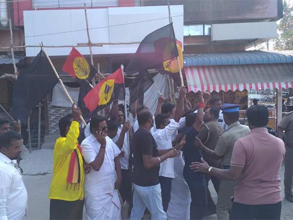 சாலை மறியல்