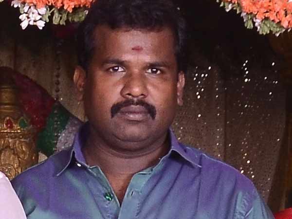 வழிமறித்த கும்பல் 